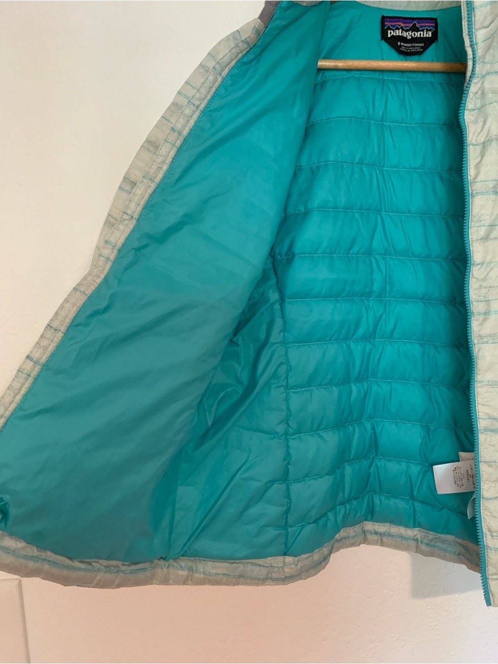 Patagonia Women's Light Mint Quilted Puffer Jacket with Teal Zippers | S - Picture 12 of 13